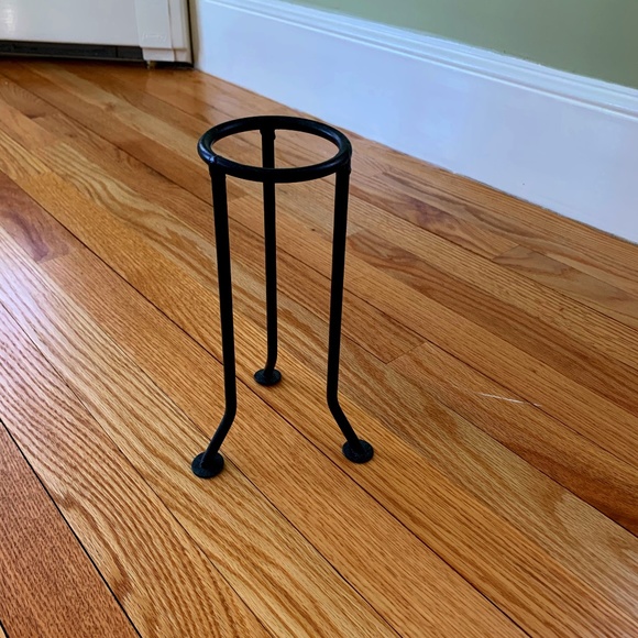 Metal Fluted Vase Holder - Picture 1 of 5